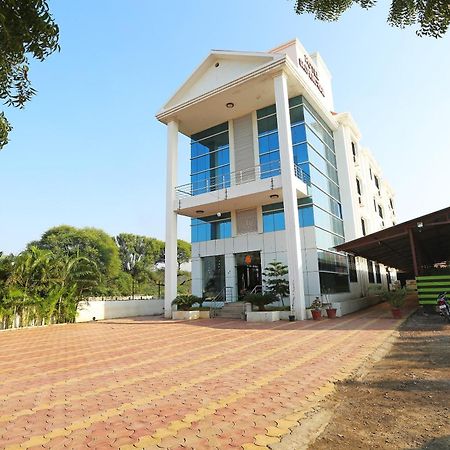 Spot On Hotel Sai Pancham شيردي المظهر الخارجي الصورة